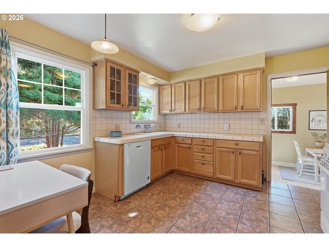 9715 N SYRACUSE St, Portland, OR 97203