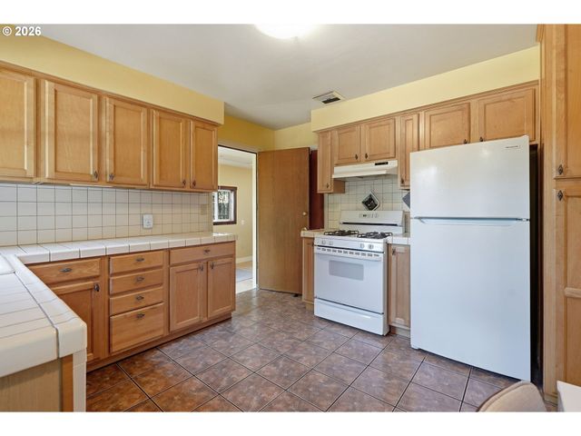 9715 N SYRACUSE St, Portland, OR 97203