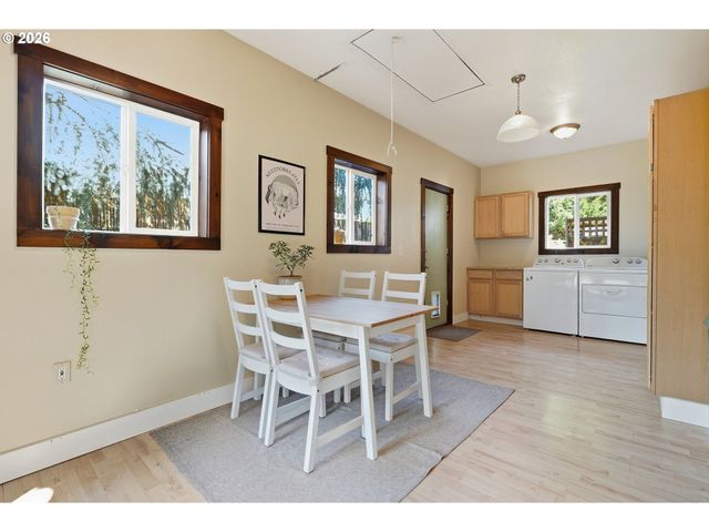 9715 N SYRACUSE St, Portland, OR 97203