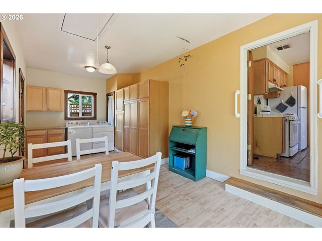 9715 N SYRACUSE St, Portland, OR 97203