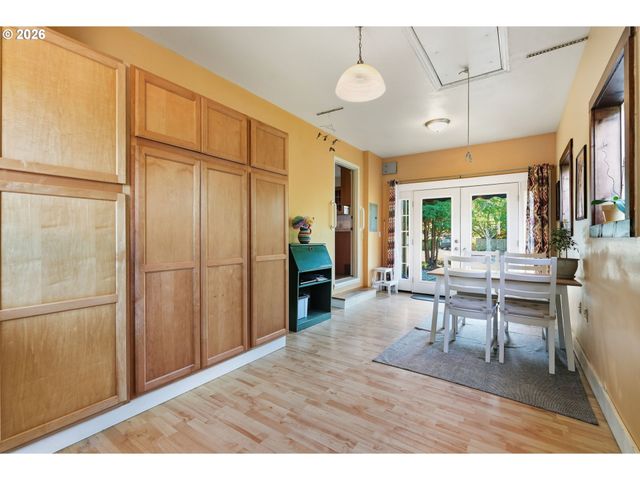 9715 N SYRACUSE St, Portland, OR 97203