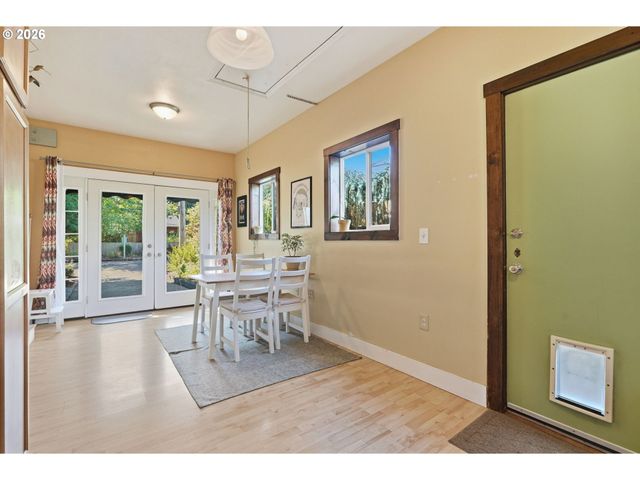 9715 N SYRACUSE St, Portland, OR 97203