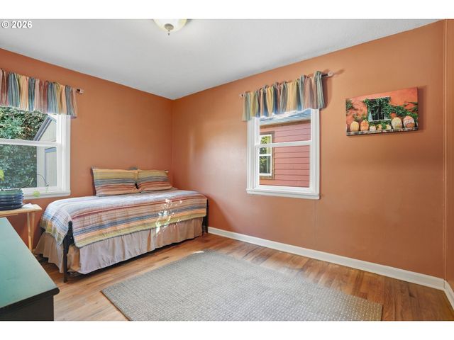 9715 N SYRACUSE St, Portland, OR 97203