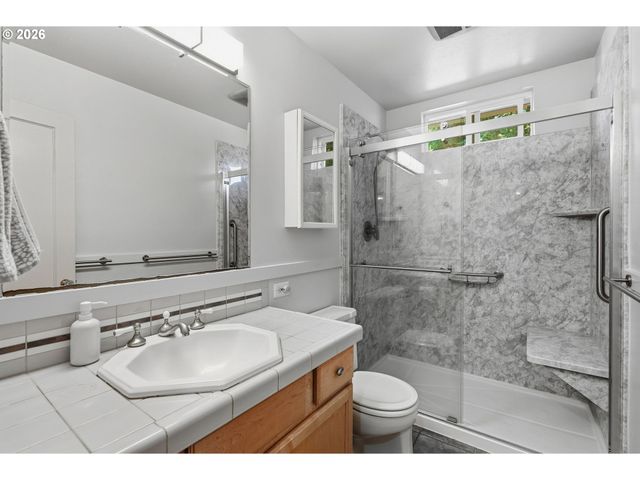 9715 N SYRACUSE St, Portland, OR 97203