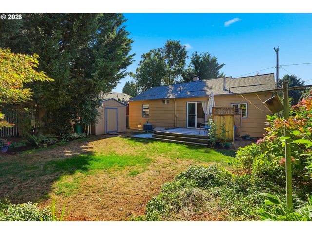 9715 N SYRACUSE St, Portland, OR 97203