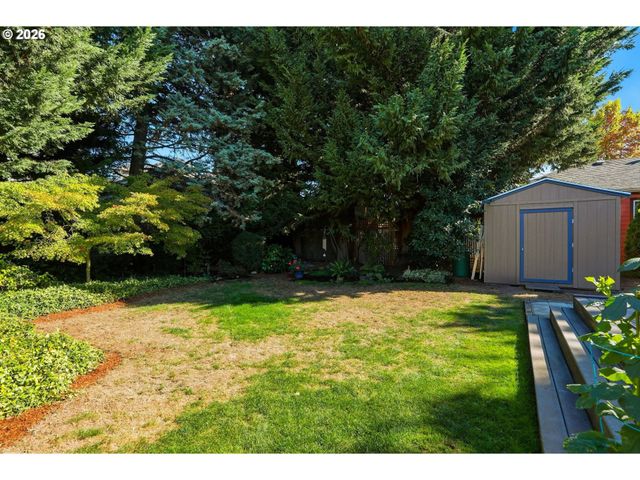 9715 N SYRACUSE St, Portland, OR 97203