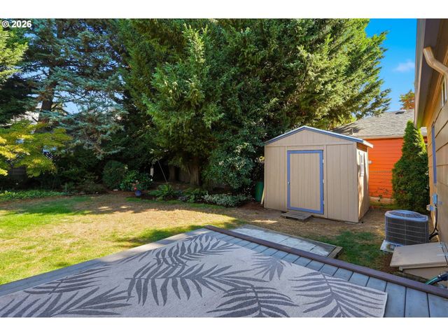 9715 N SYRACUSE St, Portland, OR 97203
