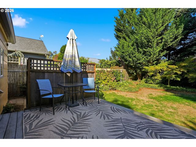 9715 N SYRACUSE St, Portland, OR 97203