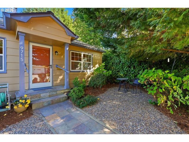 9715 N SYRACUSE St, Portland, OR 97203