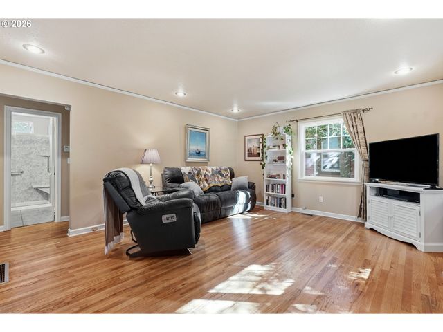 9715 N SYRACUSE St, Portland, OR 97203