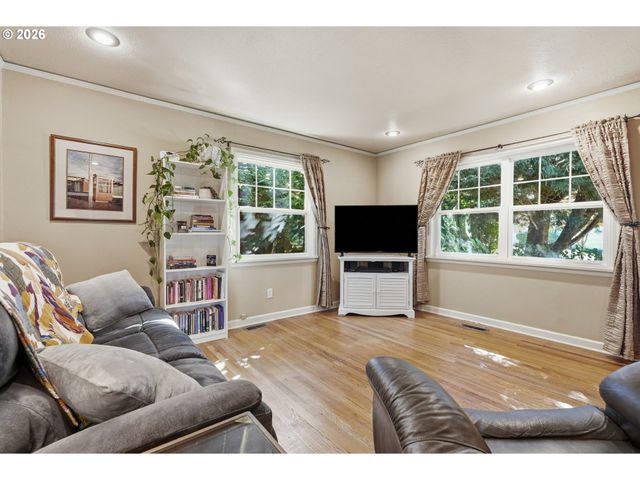 9715 N SYRACUSE St, Portland, OR 97203