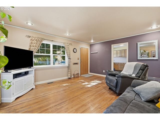9715 N SYRACUSE St, Portland, OR 97203
