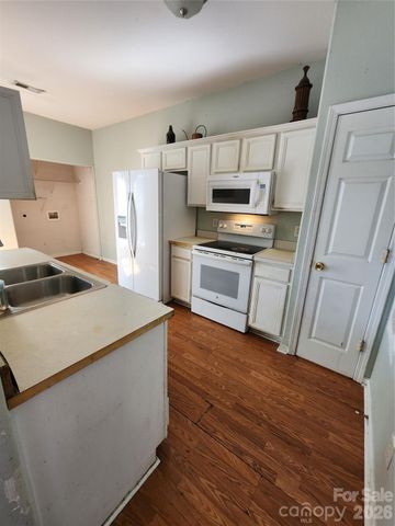 14718 Lions Pride Court, Charlotte, NC 28273