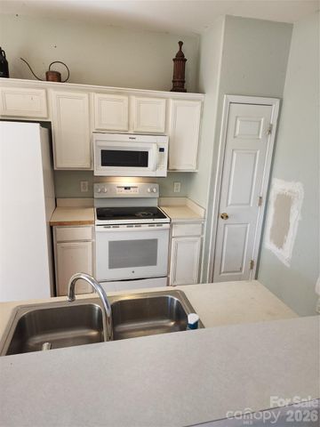 14718 Lions Pride Court, Charlotte, NC 28273