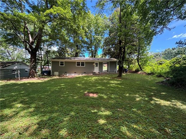 1352 Calvert Drive, Winston-salem, NC 27107