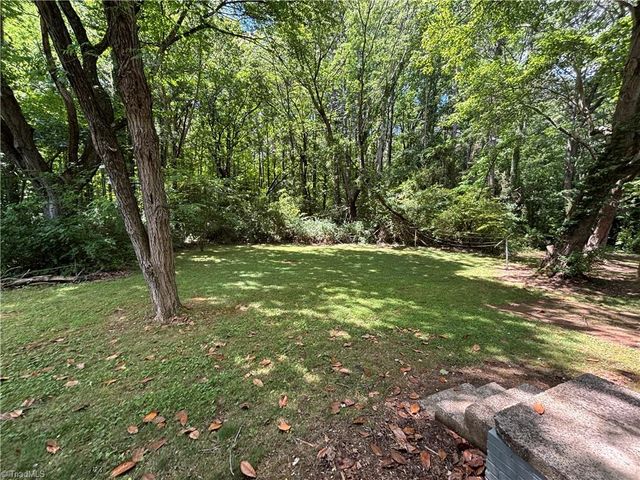 1352 Calvert Drive, Winston-salem, NC 27107