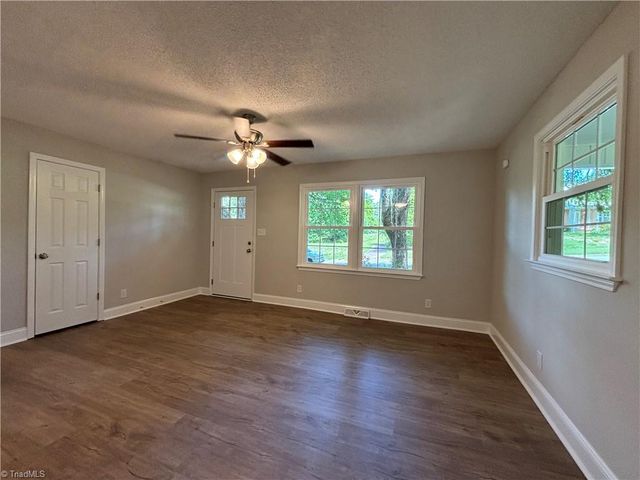 1352 Calvert Drive, Winston-salem, NC 27107