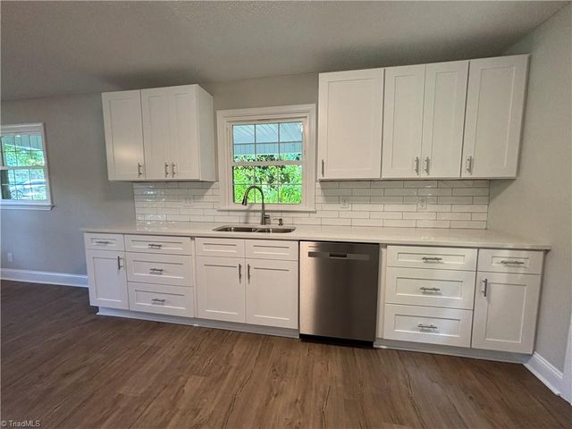 1352 Calvert Drive, Winston-salem, NC 27107