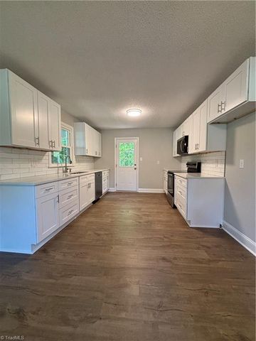 1352 Calvert Drive, Winston-salem, NC 27107