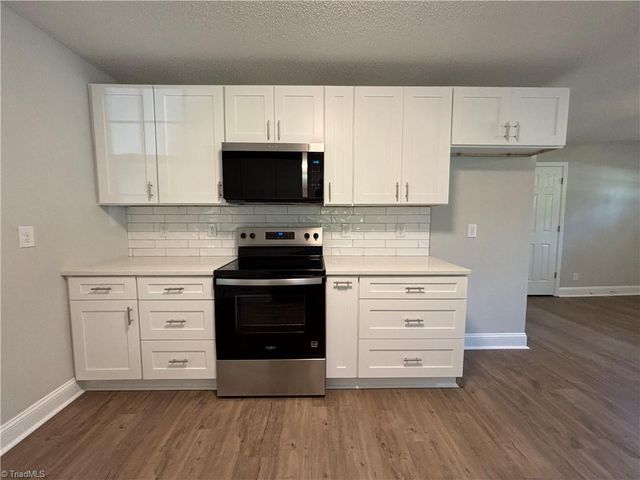 1352 Calvert Drive, Winston-salem, NC 27107
