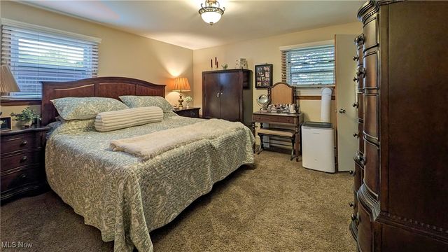 732 Forest Ridge Drive, Youngstown, OH 44512