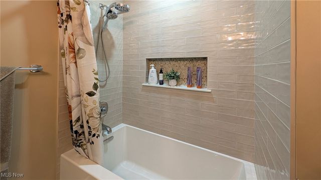 732 Forest Ridge Drive, Youngstown, OH 44512