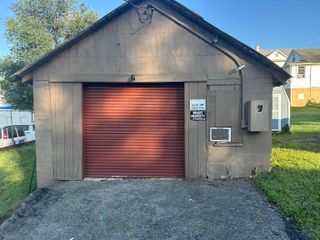 8 N WAVERLEY ST, Staunton, VA 24401