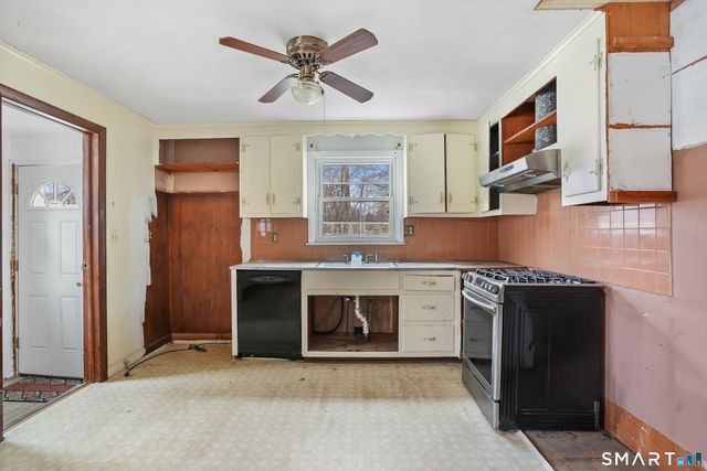 1 Brussels Avenue, Wethersfield, CT 06109