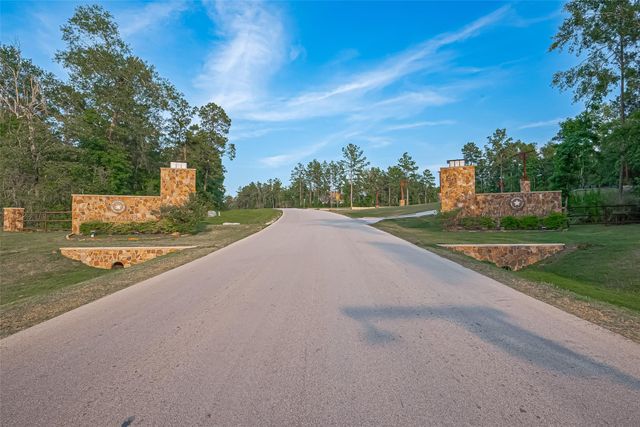 15831 Ridge Oak Road, Willis, TX 77378