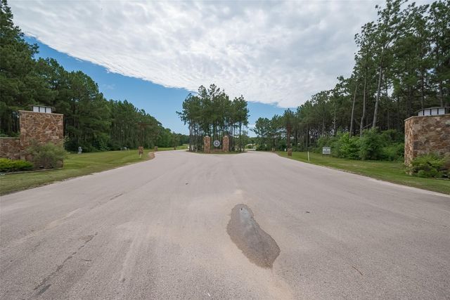 15831 Ridge Oak Road, Willis, TX 77378