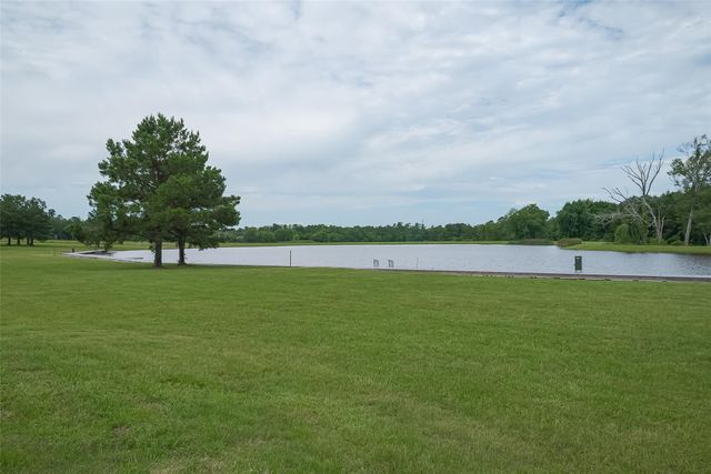 15831 Ridge Oak Road, Willis, TX 77378