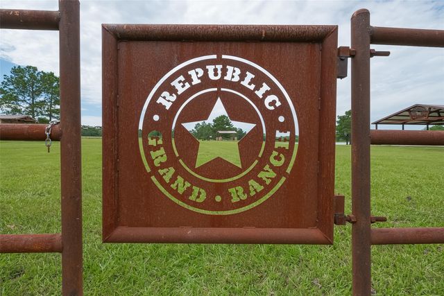 15831 Ridge Oak Road, Willis, TX 77378