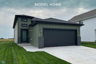 2880 74th Street S, Fargo, ND 58104