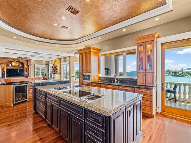 6224 PASADENA POINT BOULEVARD, Gulfport, FL 33707