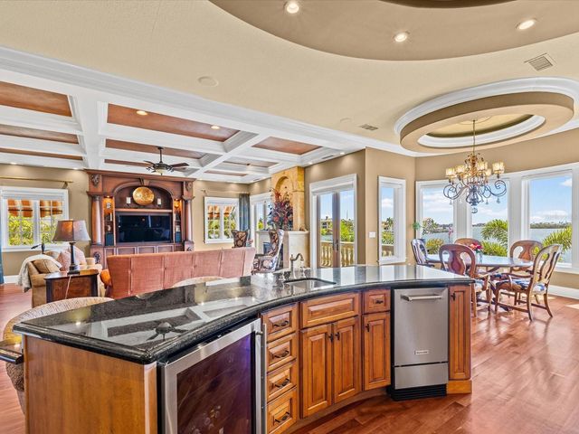 6224 PASADENA POINT BOULEVARD, Gulfport, FL 33707