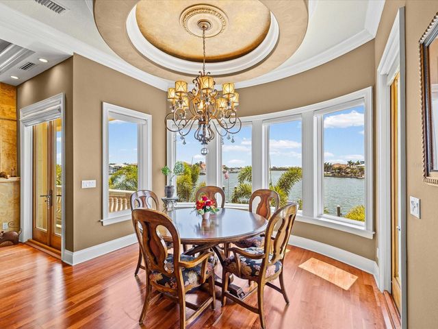 6224 PASADENA POINT BOULEVARD, Gulfport, FL 33707