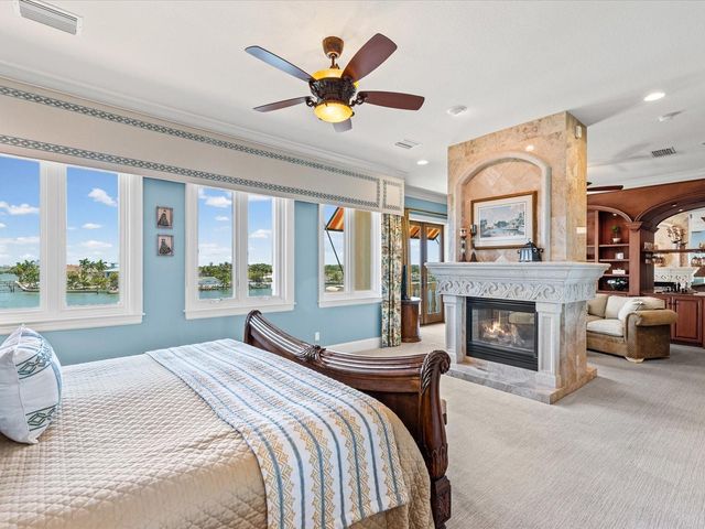 6224 PASADENA POINT BOULEVARD, Gulfport, FL 33707