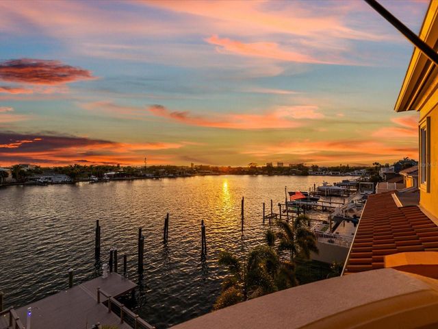 6224 PASADENA POINT BOULEVARD, Gulfport, FL 33707