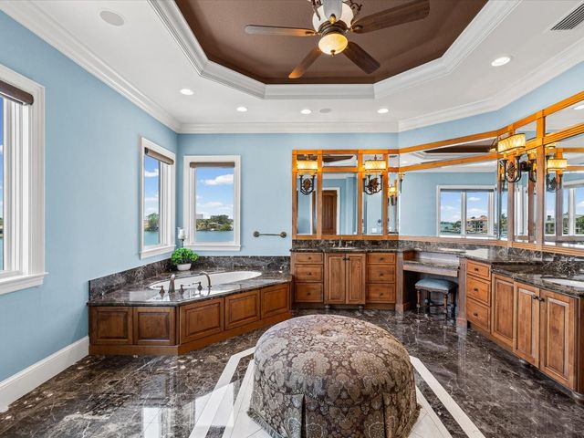6224 PASADENA POINT BOULEVARD, Gulfport, FL 33707