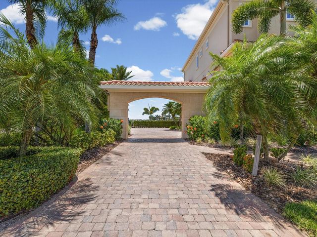 6224 PASADENA POINT BOULEVARD, Gulfport, FL 33707