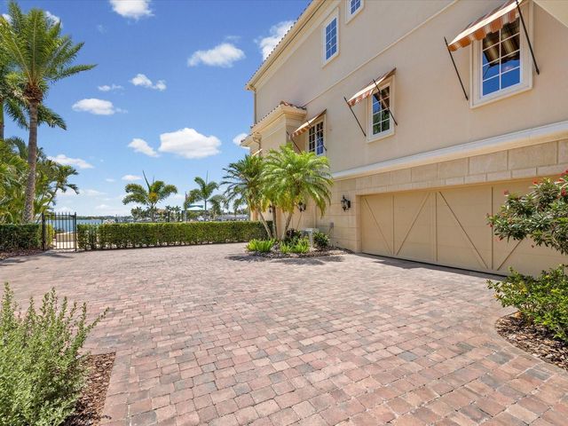 6224 PASADENA POINT BOULEVARD, Gulfport, FL 33707