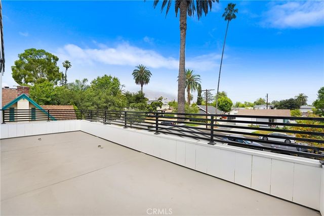 109 N Parkwood Avenue A, Pasadena, CA 91107