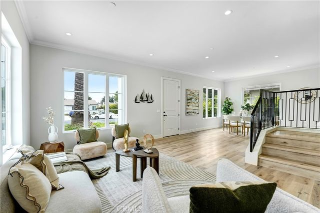 109 N Parkwood Avenue A, Pasadena, CA 91107