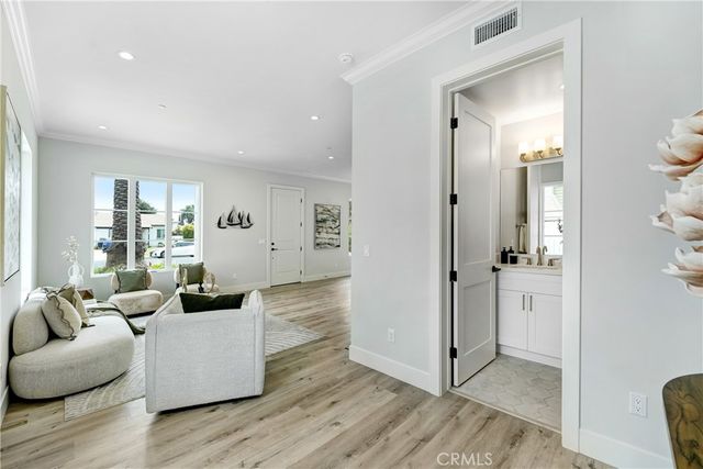 109 N Parkwood Avenue A, Pasadena, CA 91107