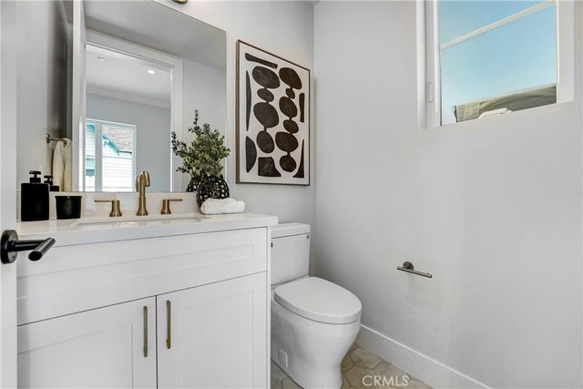 109 N Parkwood Avenue A, Pasadena, CA 91107