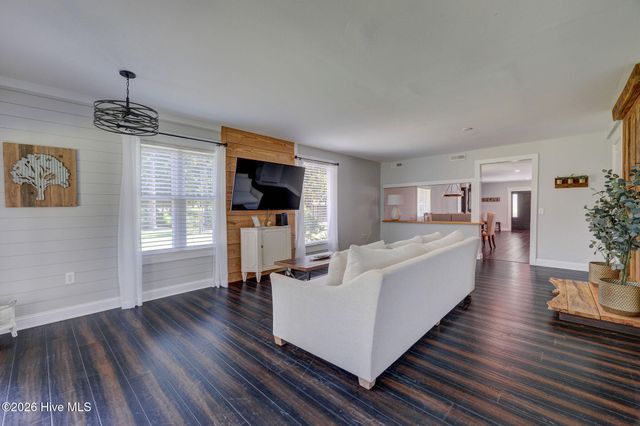 151 Pansy Lane, Hampstead, NC 28443