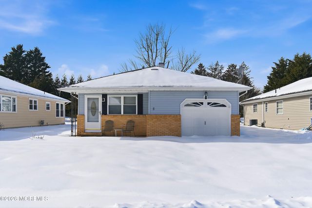 5 Le Lamentin Drive, Toms River, NJ 08757