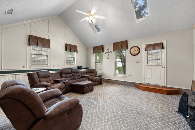 705 Kyle Drive, Arlington, TX 76011