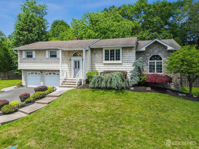 18 Mary Ellen Drive, Edison, NJ 08820