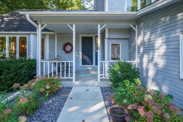 1045 Crest Ridge Court, Mound, MN 55364